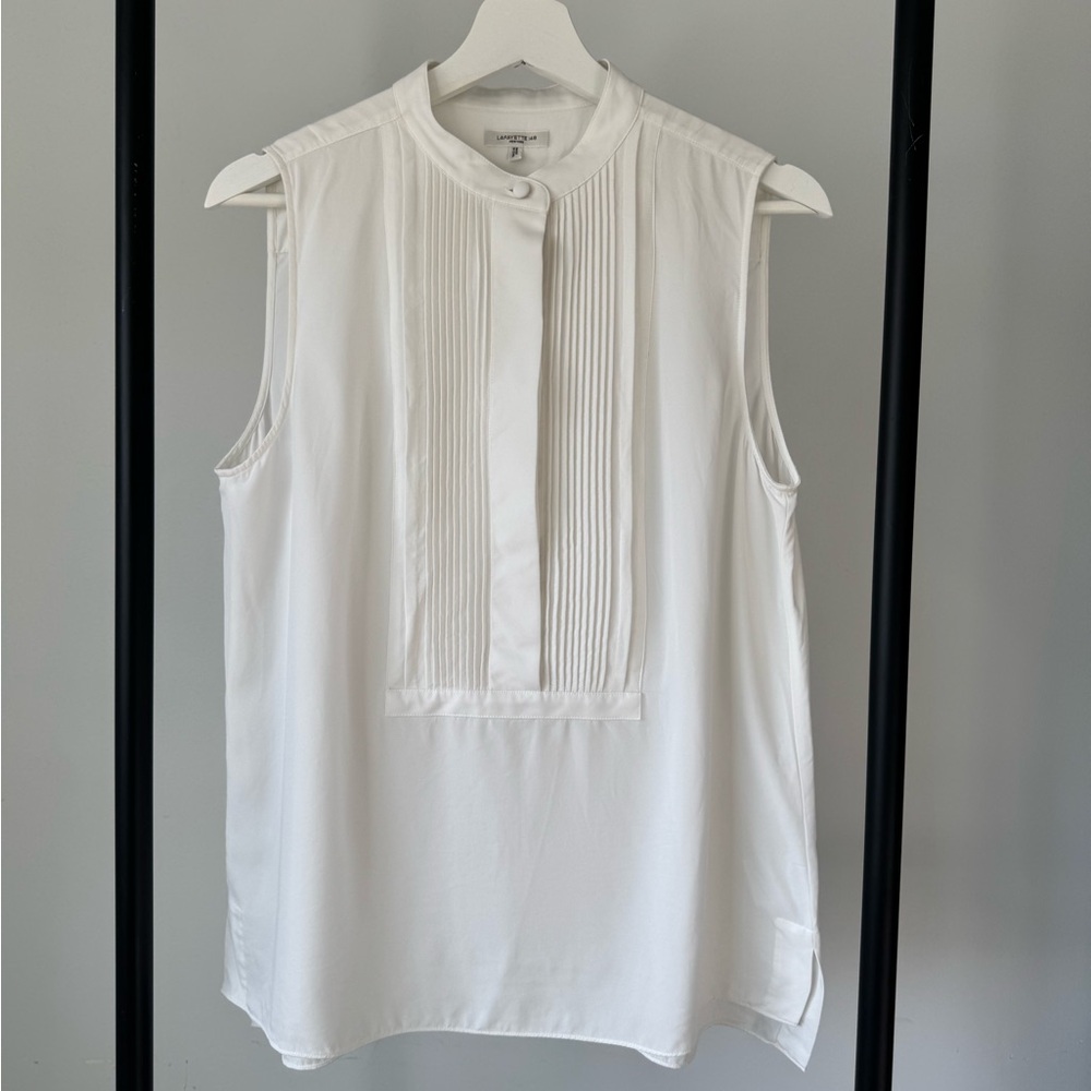 ❌SOLD❌ Lafayette 148 New York Sleeveless Silk Button Up Blouse